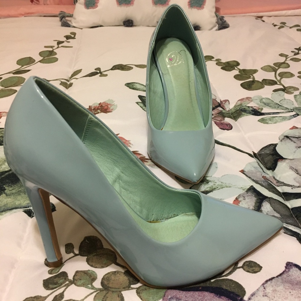 Heart in D shoes, size 5 1/2, light blue color